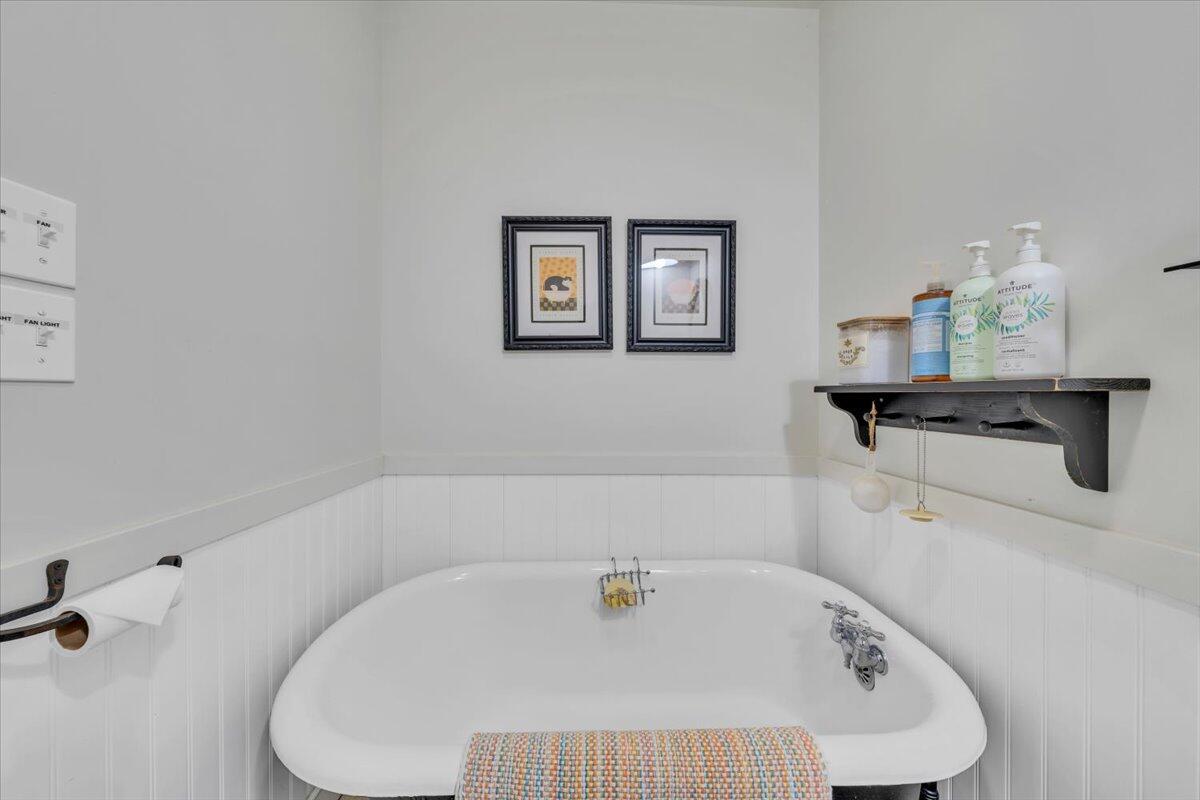 738 Jerry Lane Northeast Check, VA 24072 - Photo 15 of 52 a bathroom with a tub
