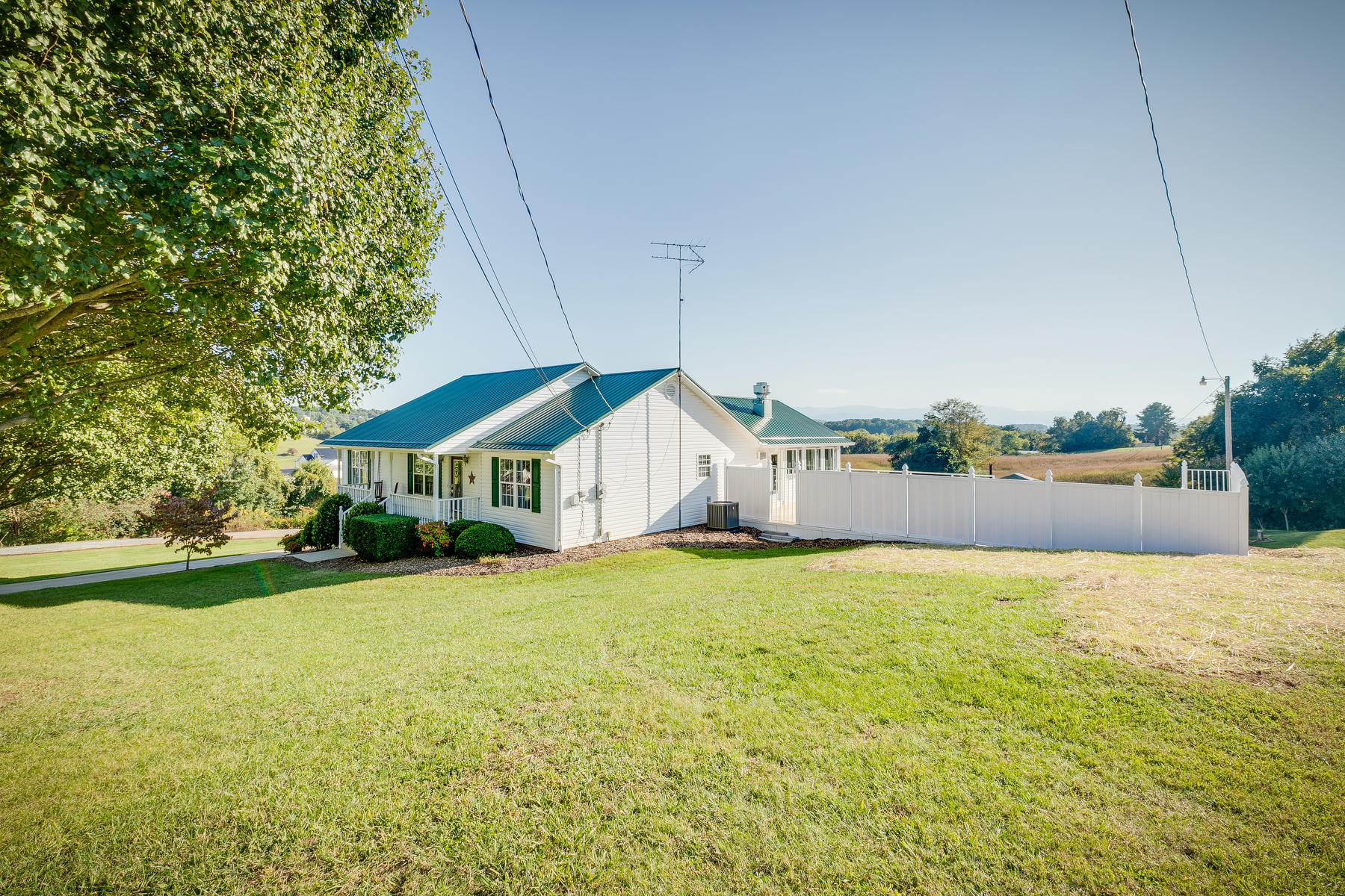 137 Laurel View Road Jonesborough, TN 37659 - Photo 3 of 59 003
