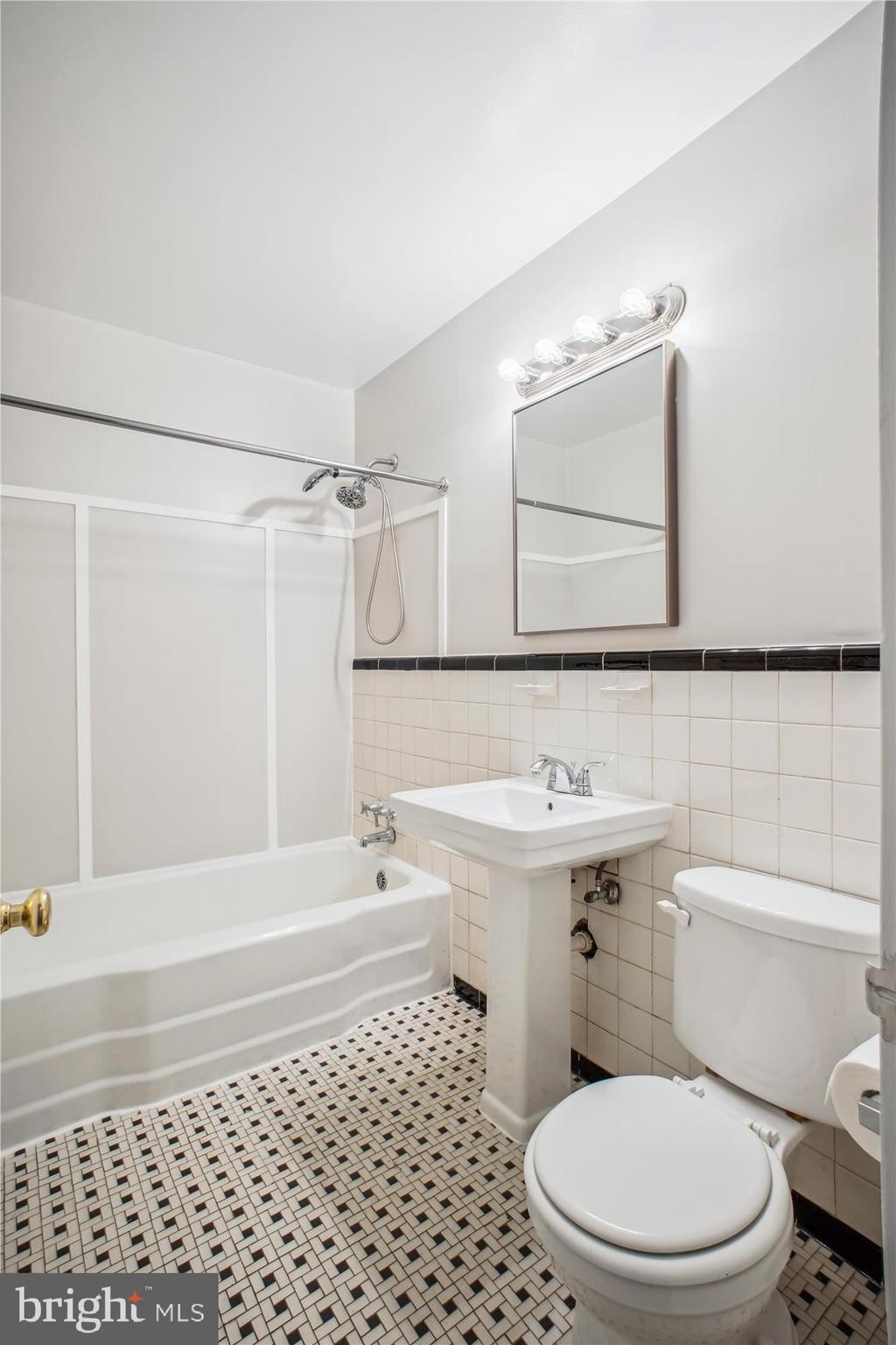3135 Manor Road Falls Church, VA 22042 - Photo 11 of 42 Bath