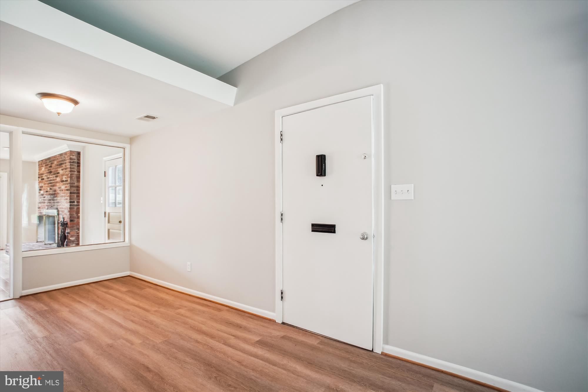 3135 Manor Road Falls Church, VA 22042 - Photo 17 of 42 Entry