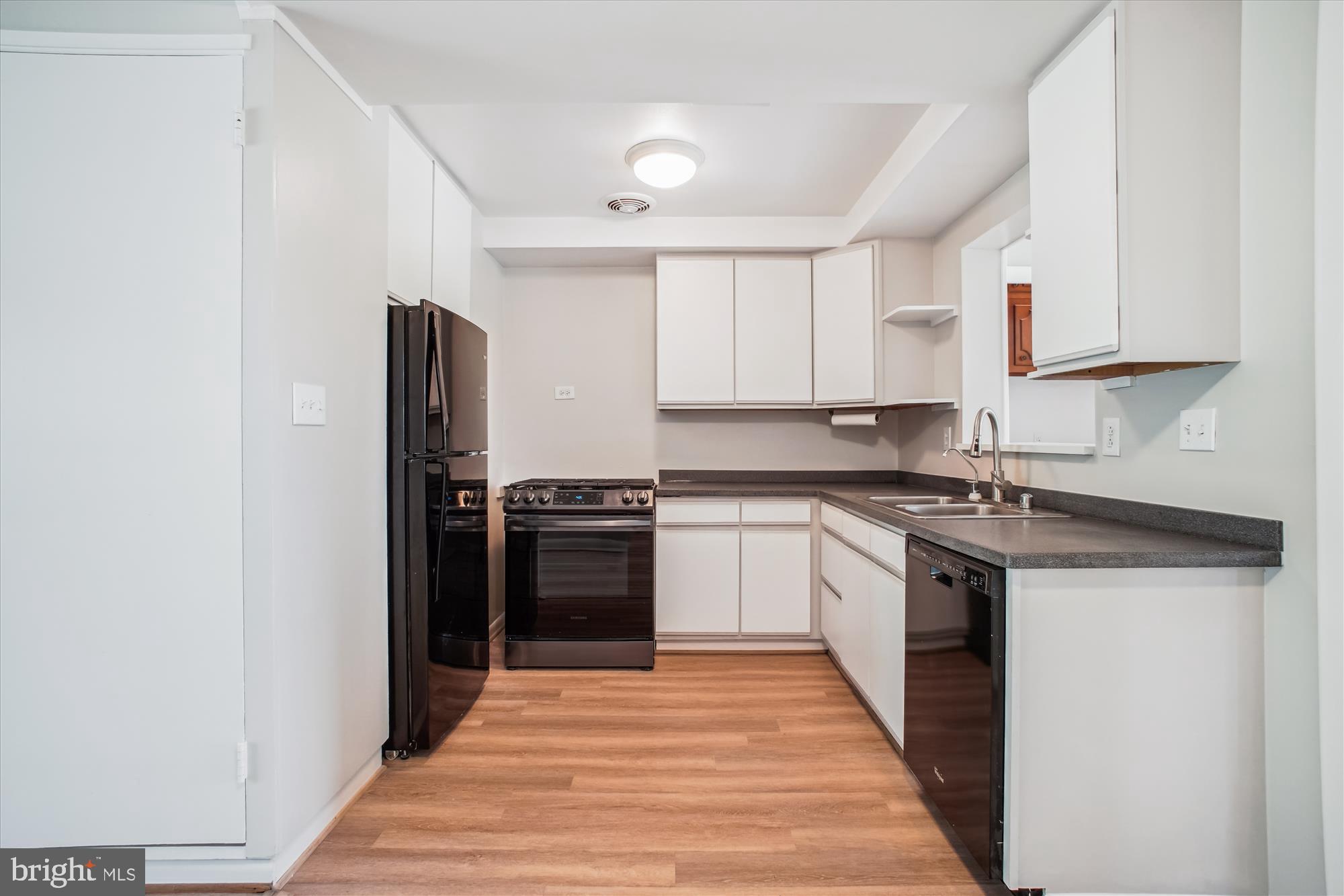 3135 Manor Road Falls Church, VA 22042 - Photo 20 of 42 Kitchen