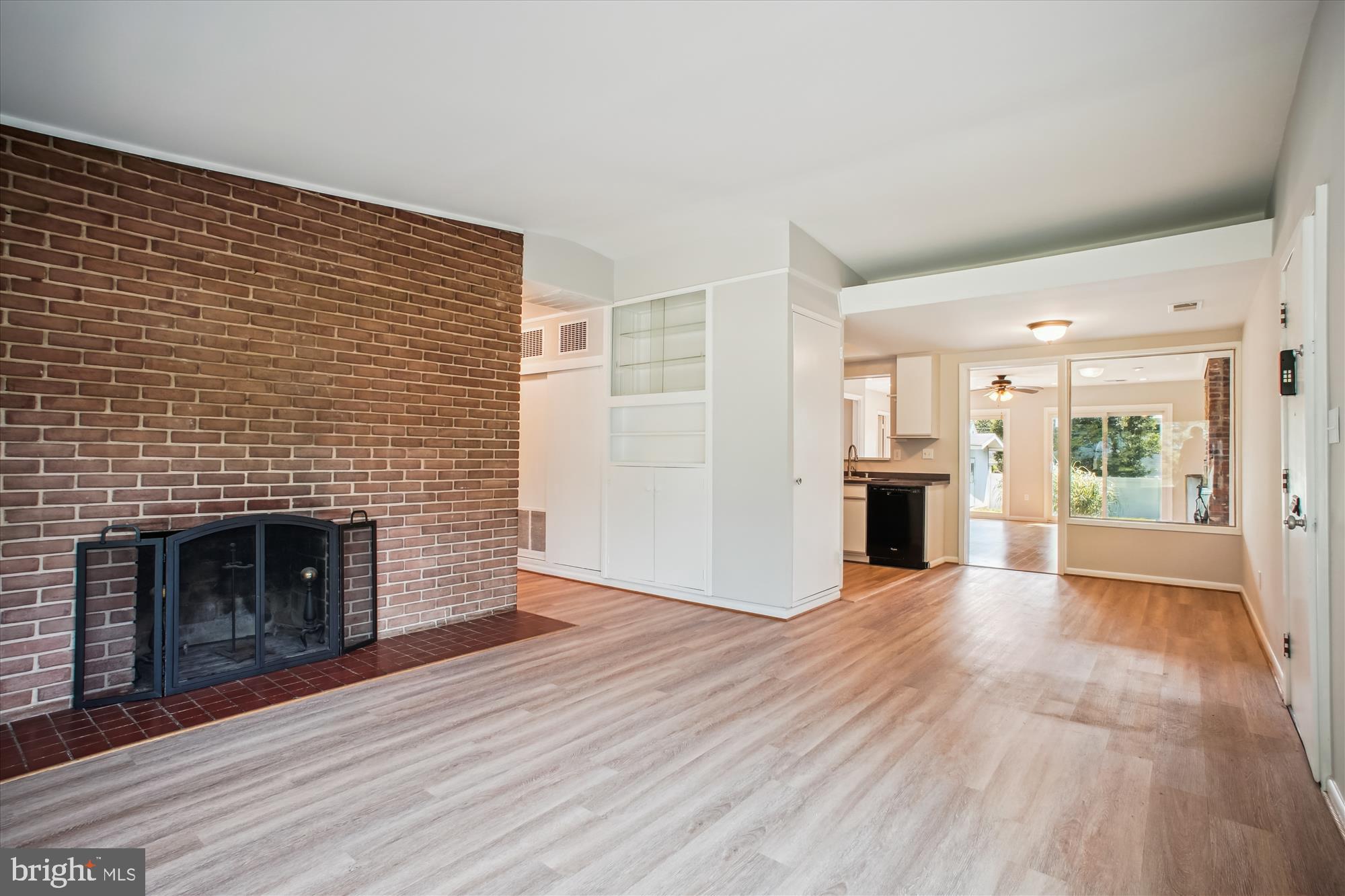 3135 Manor Road Falls Church, VA 22042 - Photo 24 of 42 Living Room