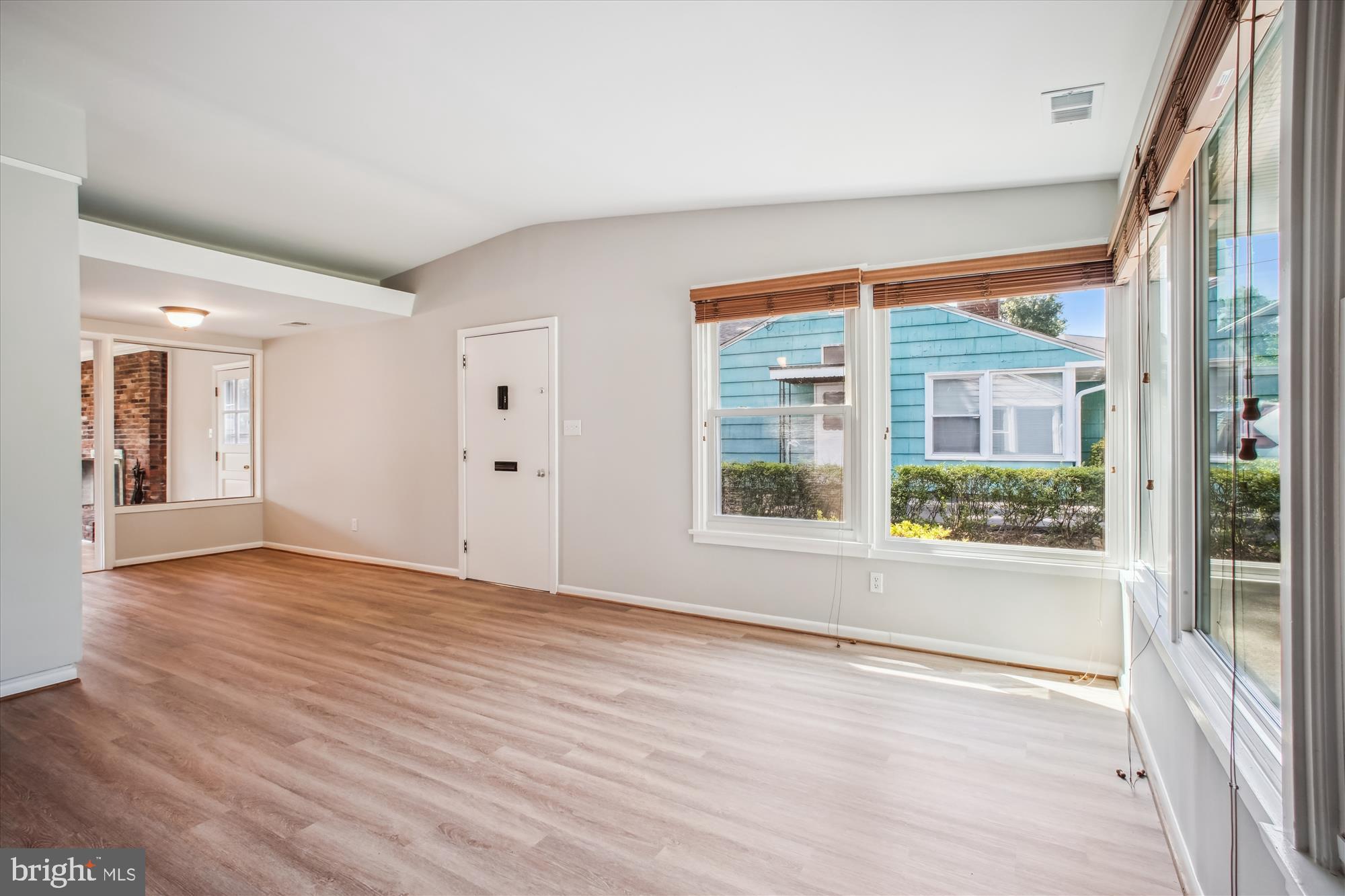 3135 Manor Road Falls Church, VA 22042 - Photo 26 of 42 Living Room