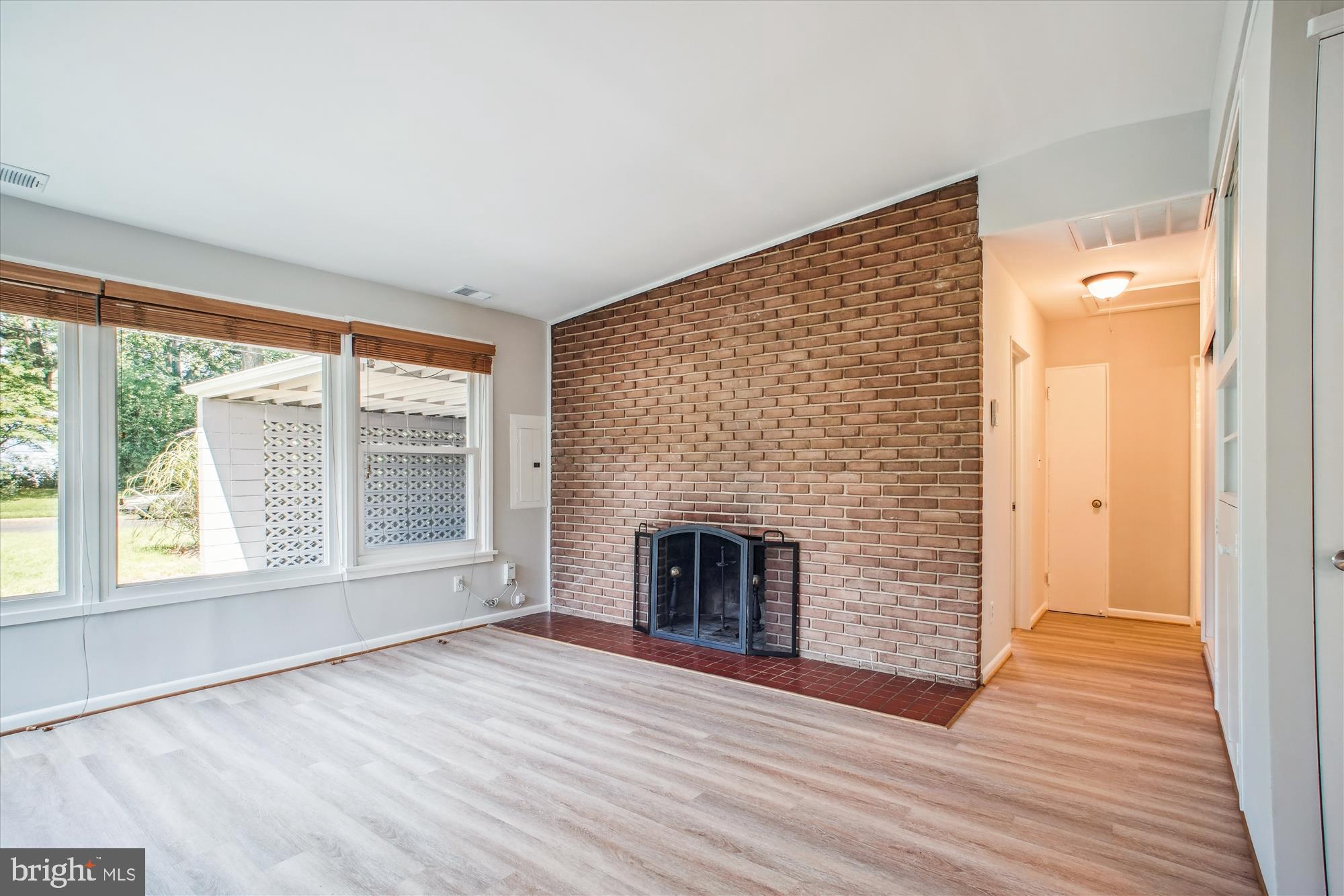 3135 Manor Road Falls Church, VA 22042 - Photo 35 of 42 Living Room