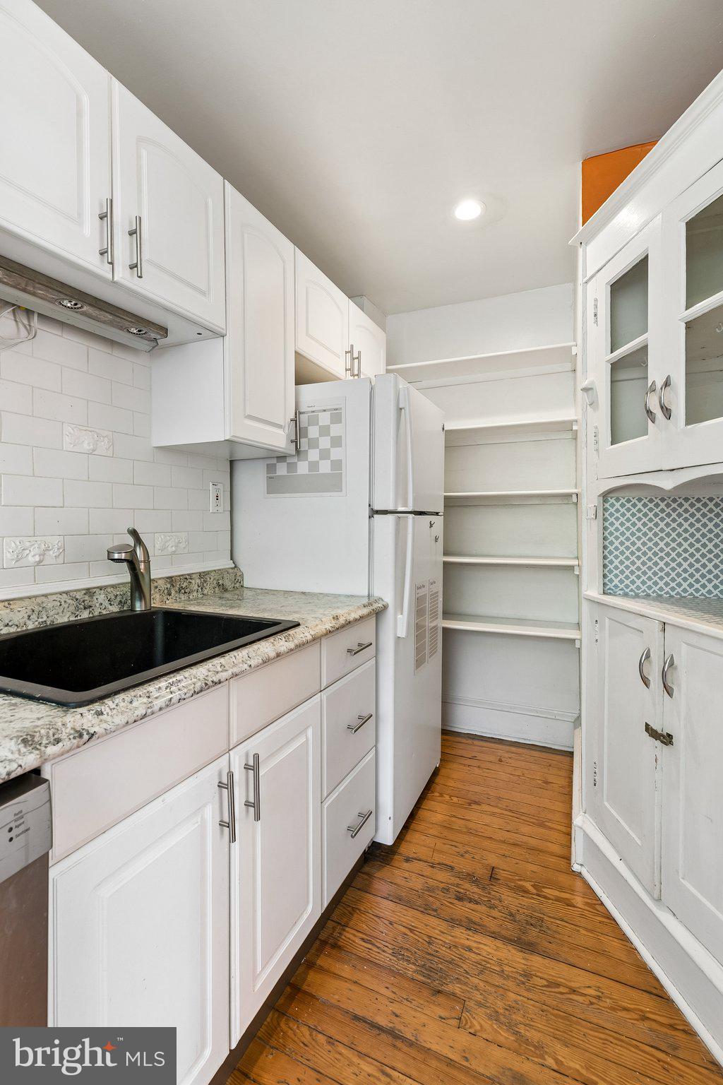 527 South 7th Street, Unit 1 Philadelphia, PA 19147 - Photo 12 of 33 Charming kitchen with modern finishes.