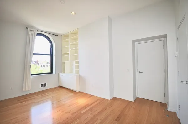 $4,500 | 160 Commonwealth Avenue, Unit 513, Boston, MA 02116