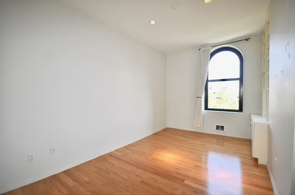 $4,500 | 160 Commonwealth Avenue, Unit 513, Boston, MA 02116