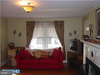 309 Powell Road Springfield, PA 19064 - Photo 4 of 12 Living Room