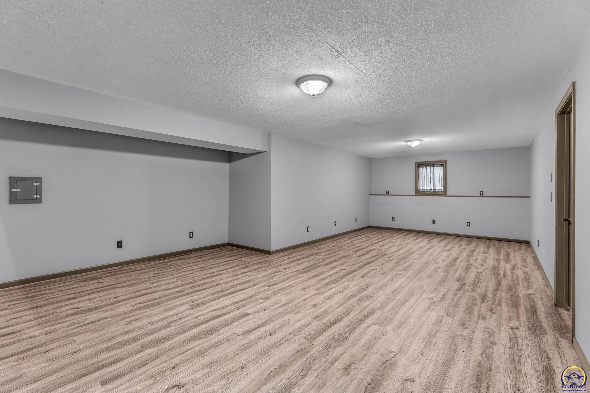 6236 Southwest 25th Street Topeka, KS 66614 - Photo 33 of 53