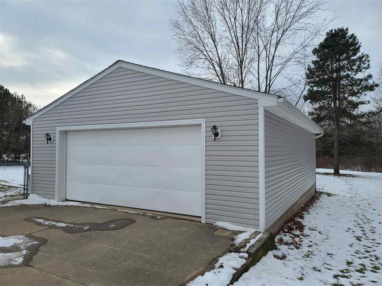 6965 Sterling Road Yale, MI 48097 - Photo 2 of 25