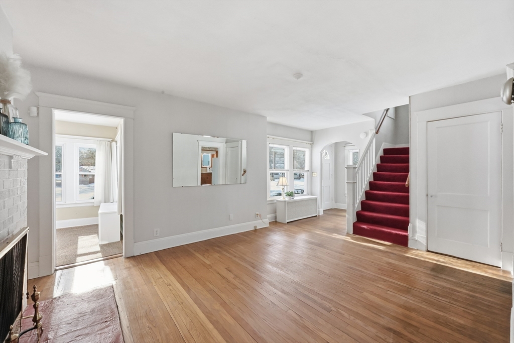 115 Tiffany Street Springfield, MA 01108 - Photo 3 of 32