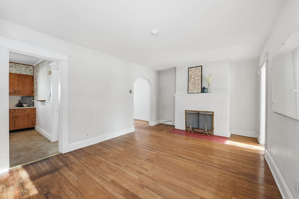 115 Tiffany Street Springfield, MA 01108 - Photo 4 of 32