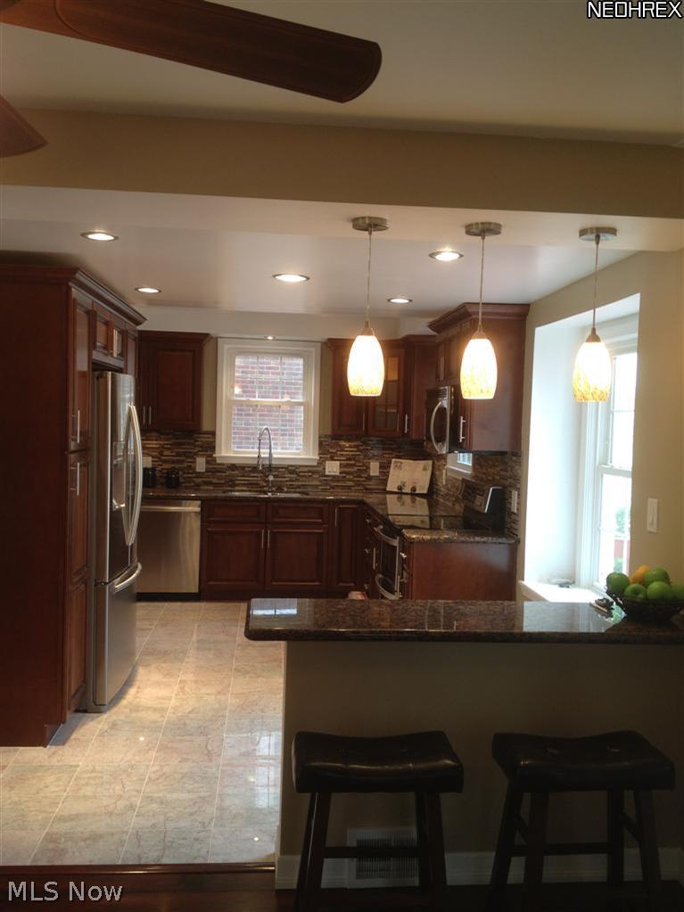 3825 Bushnell Road Cleveland, OH 44118 - Photo 6 of 25 Granite Kitchen with Marble Floors