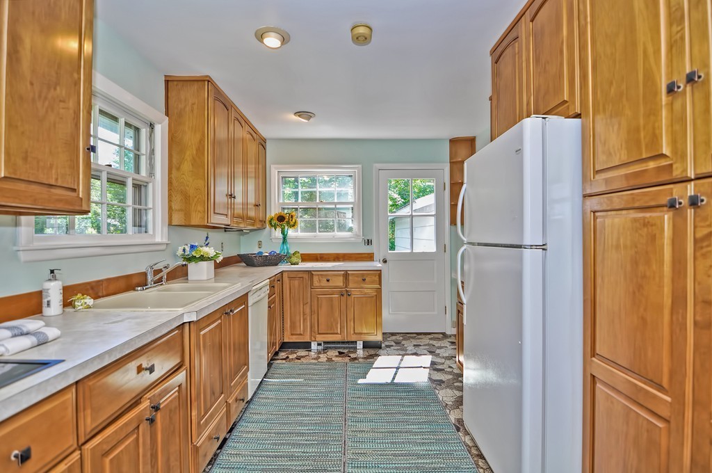 22 Burlington Road Bedford, MA 01730 - Photo 5 of 30 Gallery Image 5