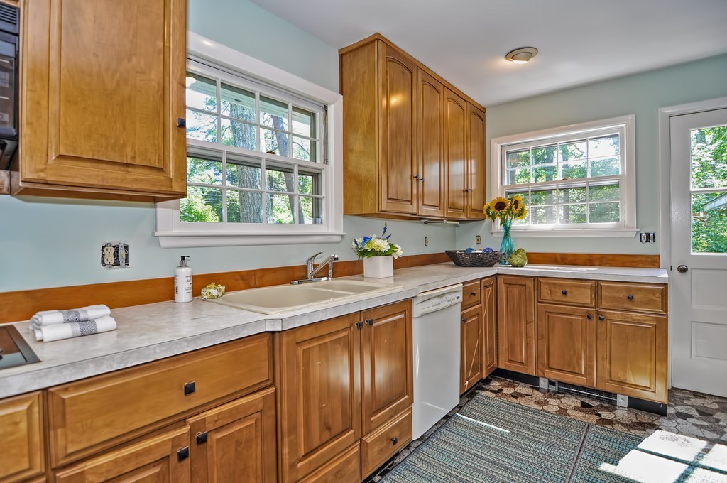 22 Burlington Road Bedford, MA 01730 - Photo 6 of 30 Gallery Image 6
