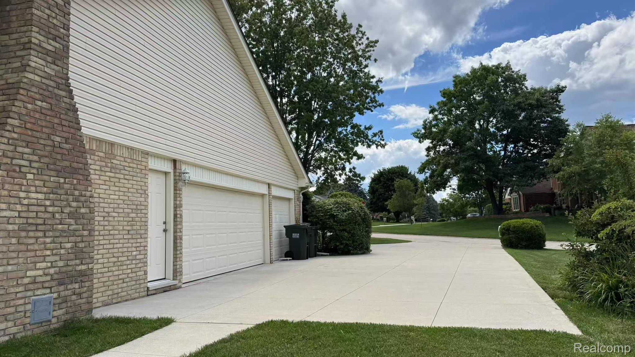 3440 Salem Drive Rochester, MI 48306 - Photo 2 of 33 Image_20260623231619_418_7.jpg