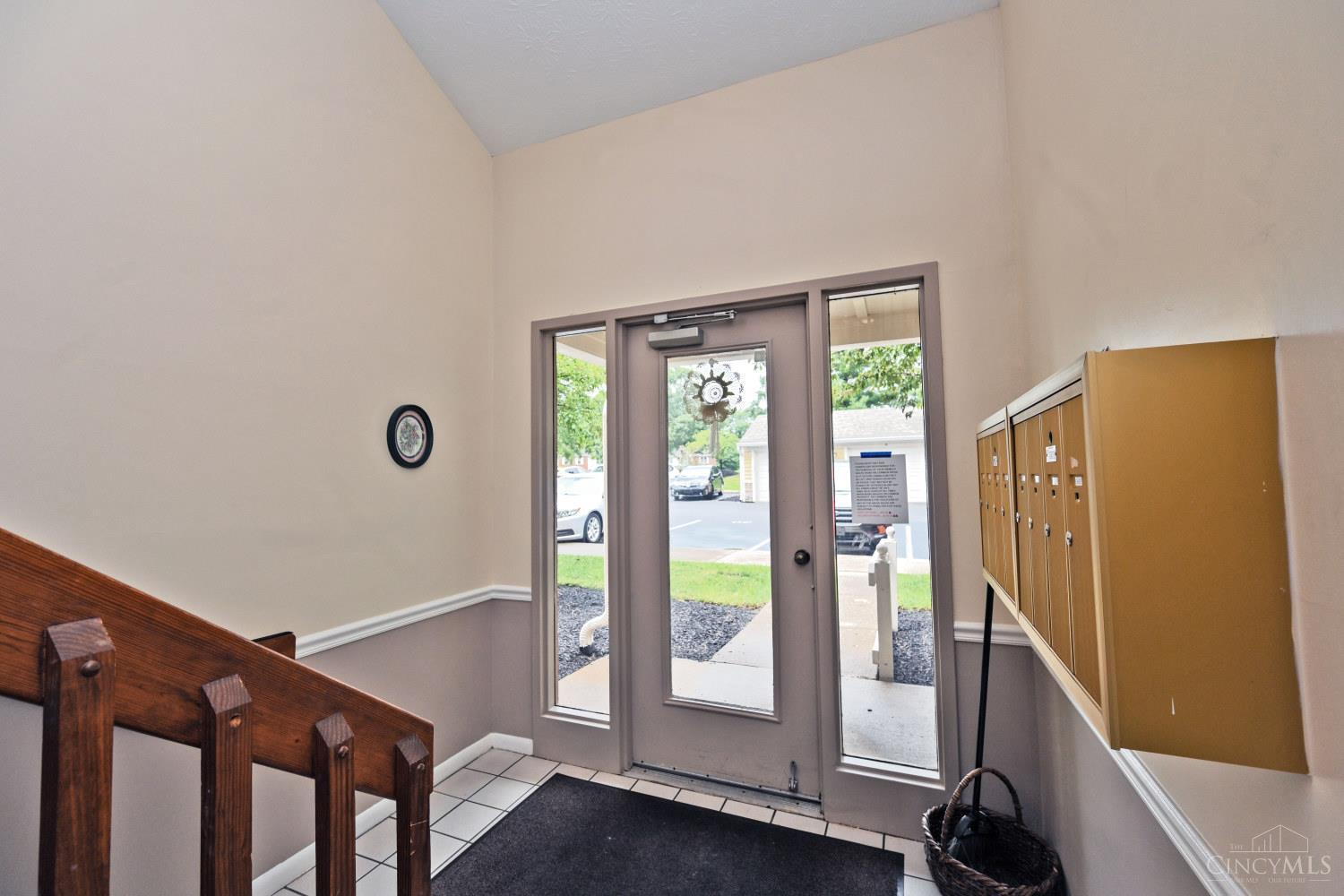 1009 Cedar Ridge Drive, Unit 4 Cincinnati, OH 45245 - Photo 5 of 45