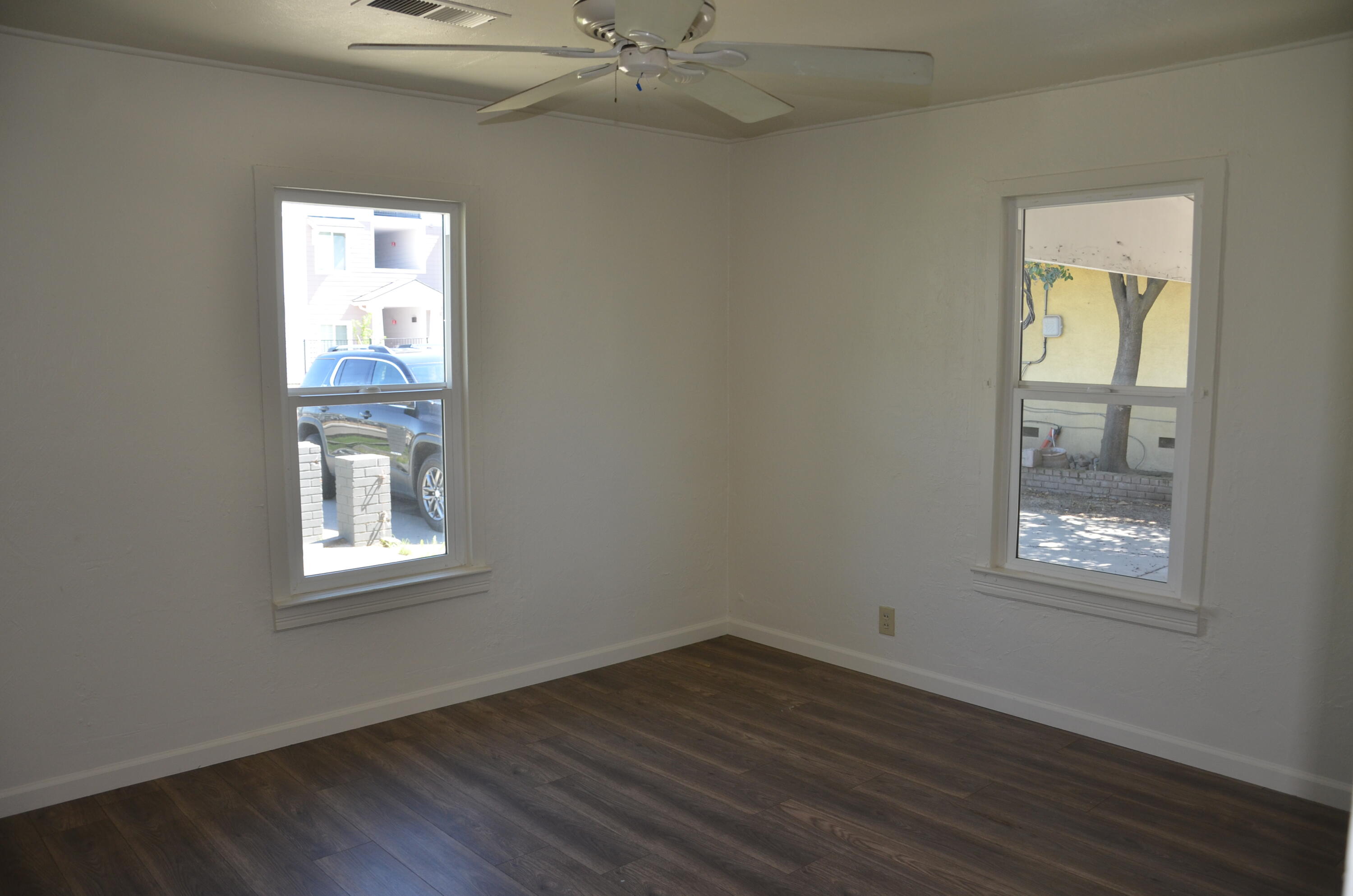 237 Smith Avenue Lemoore, CA 93245 - Photo 8 of 26 DSC_5008