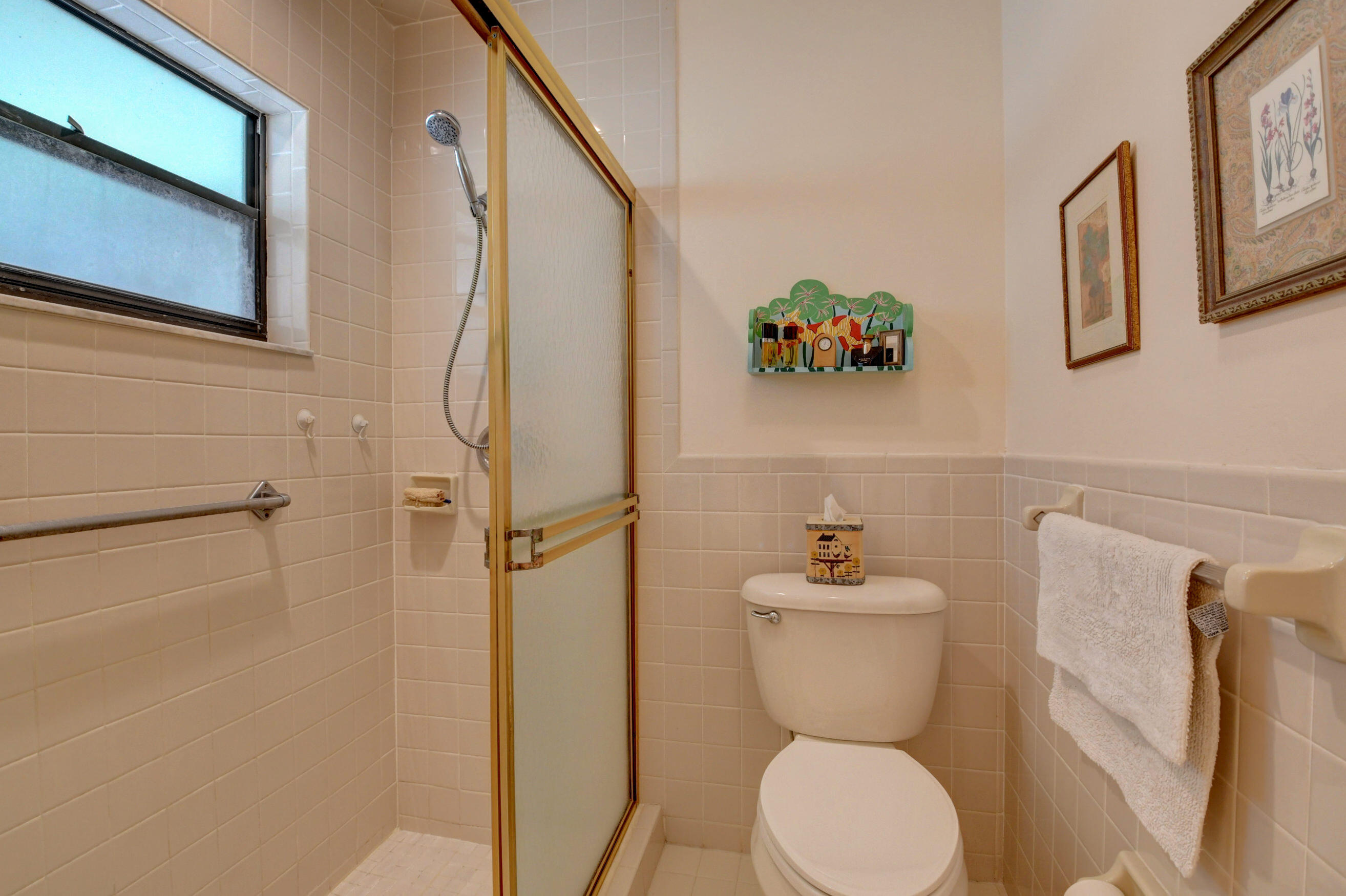 9124 Southwest 22nd Street, Unit A Boca Raton, FL 33428 - Photo 29 of 43 Guest Bath