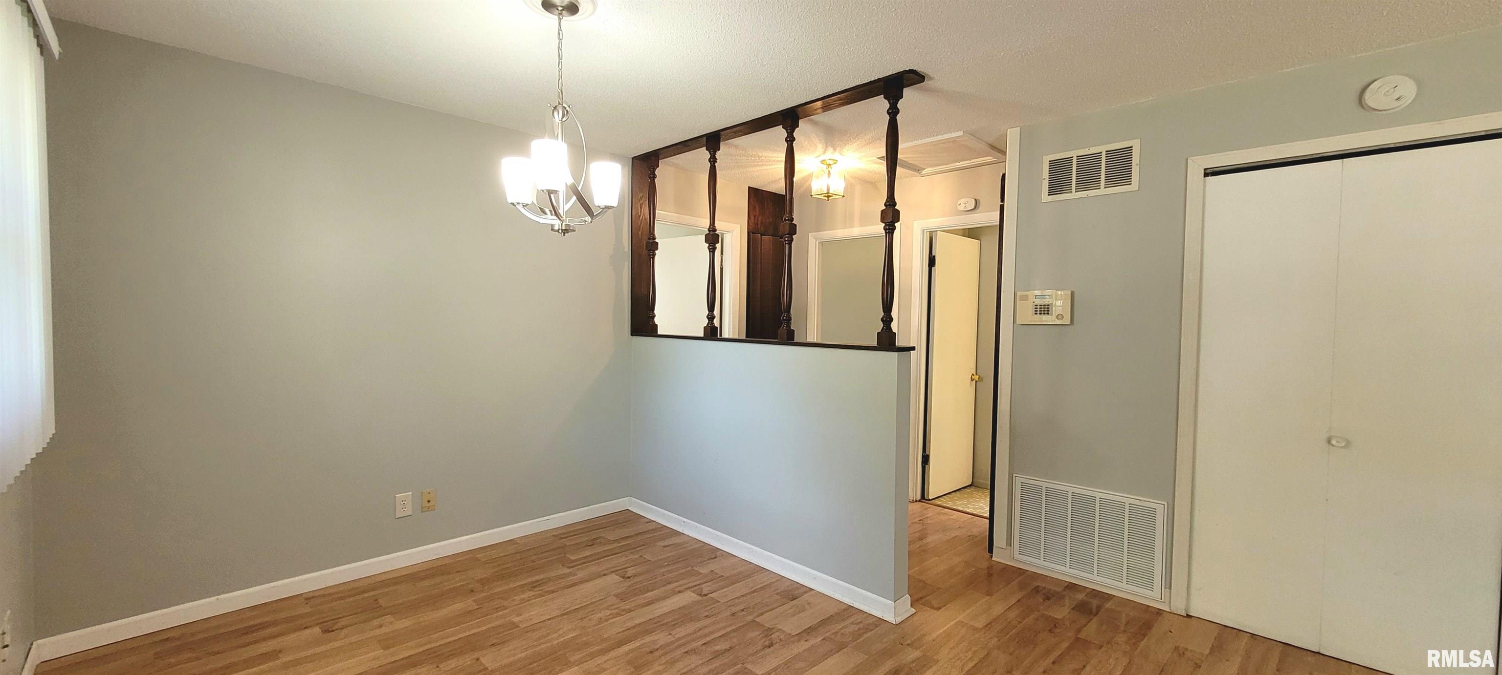 26 Ridge Court Springfield, IL 62703 - Photo 7 of 35