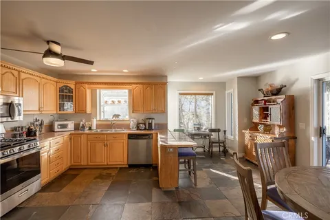 $869,000 | 852 Cameron Drive, Big Bear Lake, CA 92315