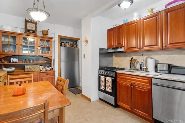 $369,999 | 9040 Fort Hamilton Parkway, Unit 3 | Bay Ridge