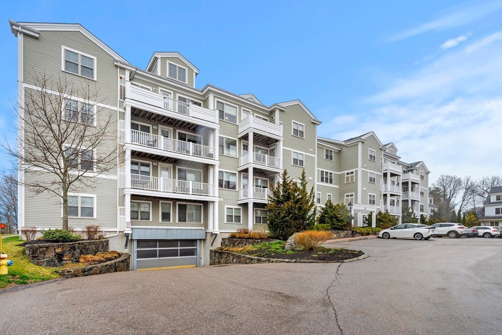 33 Intrepid Circle, Unit 108 Marblehead, MA 01945 - Photo 3 of 27 Gallery Image 3