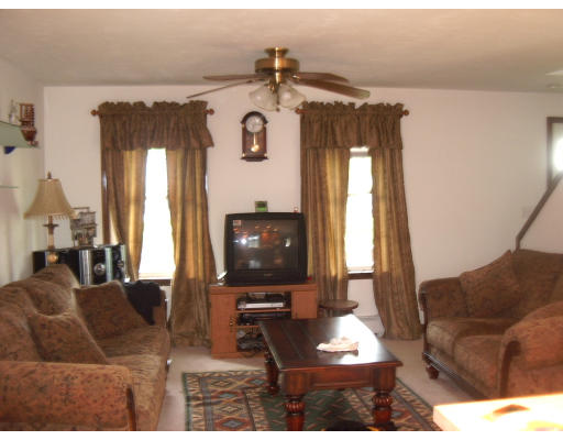 9 Kimball Road Auburn, MA 01501 - Photo 9 of 15 Gallery Image 9