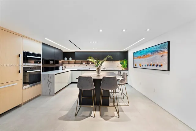 a view of entryway with a potted plant