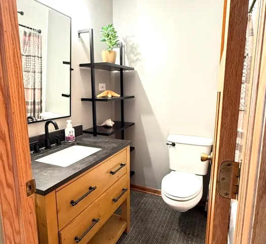 $210,000 | 5509 East Lake Drive, Unit C, Lisle, IL 60532