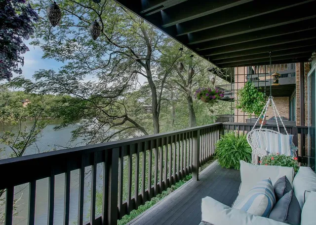 $210,000 | 5509 East Lake Drive, Unit C, Lisle, IL 60532