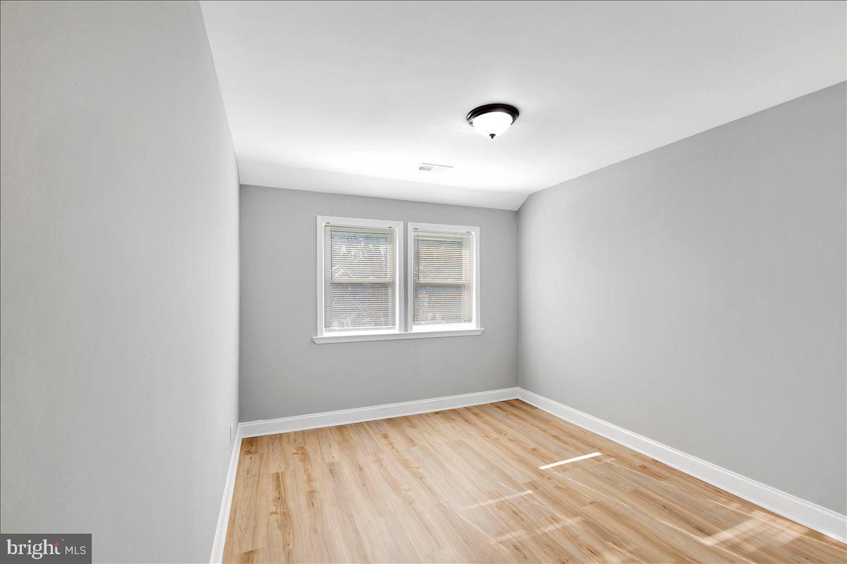 929 East 41st Street Baltimore, MD 21218 - Photo 12 of 18 an empty room with a window