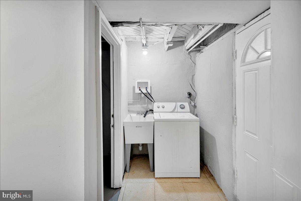 929 East 41st Street Baltimore, MD 21218 - Photo 14 of 18 a utility room with dryer and washer