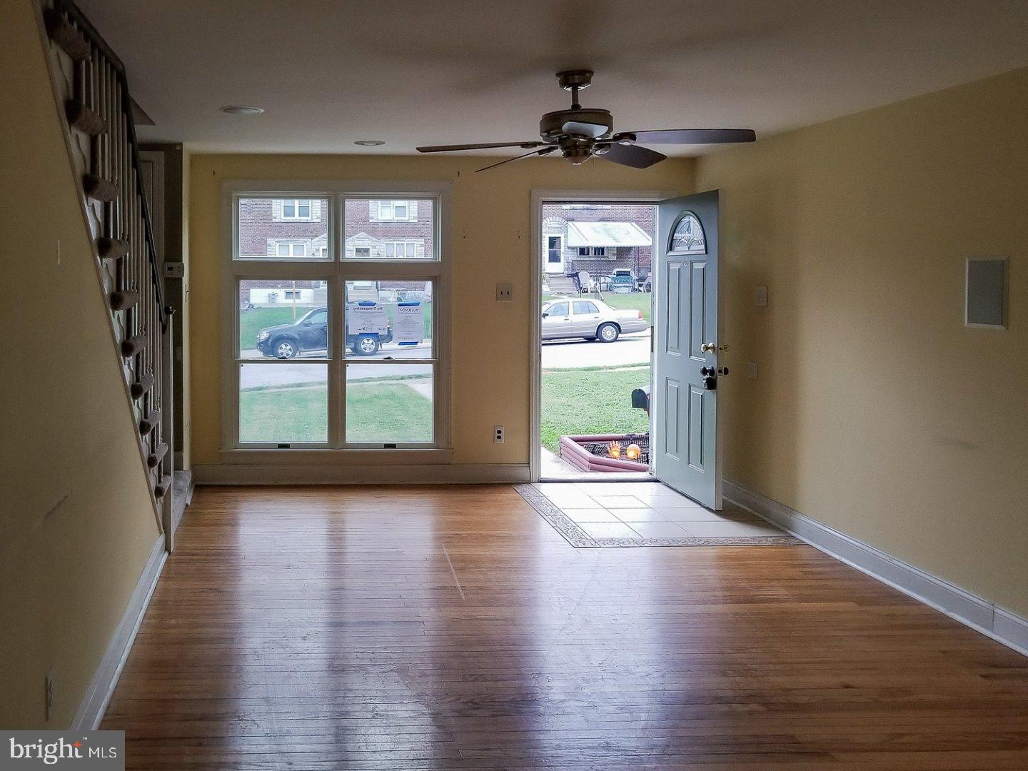 5347 Delmar Road Clifton Heights, PA 19018 - Photo 5 of 20 Living Room
