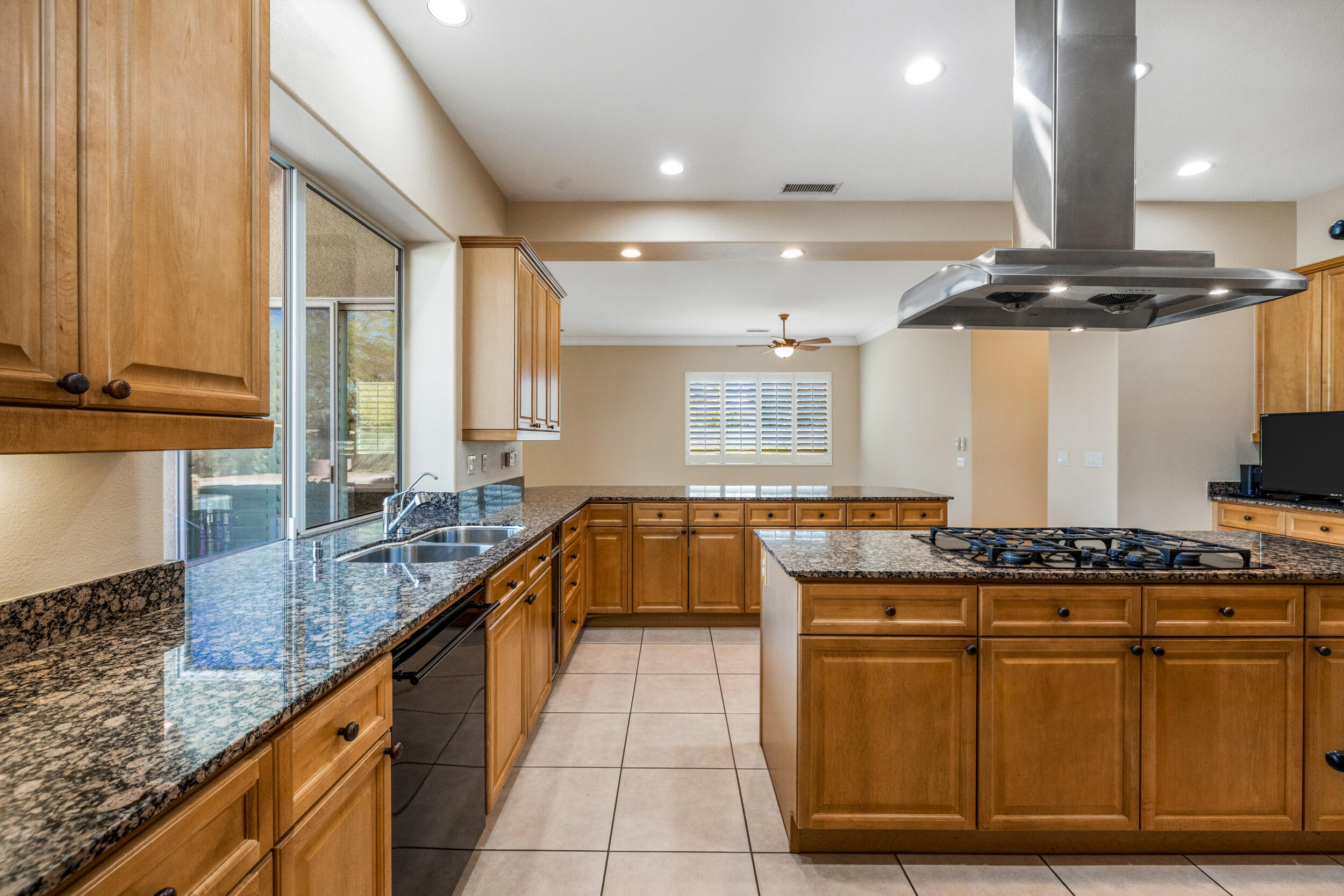 14 Marseilles Road Rancho Mirage, CA 92270 - Photo 11 of 39 Kitchen