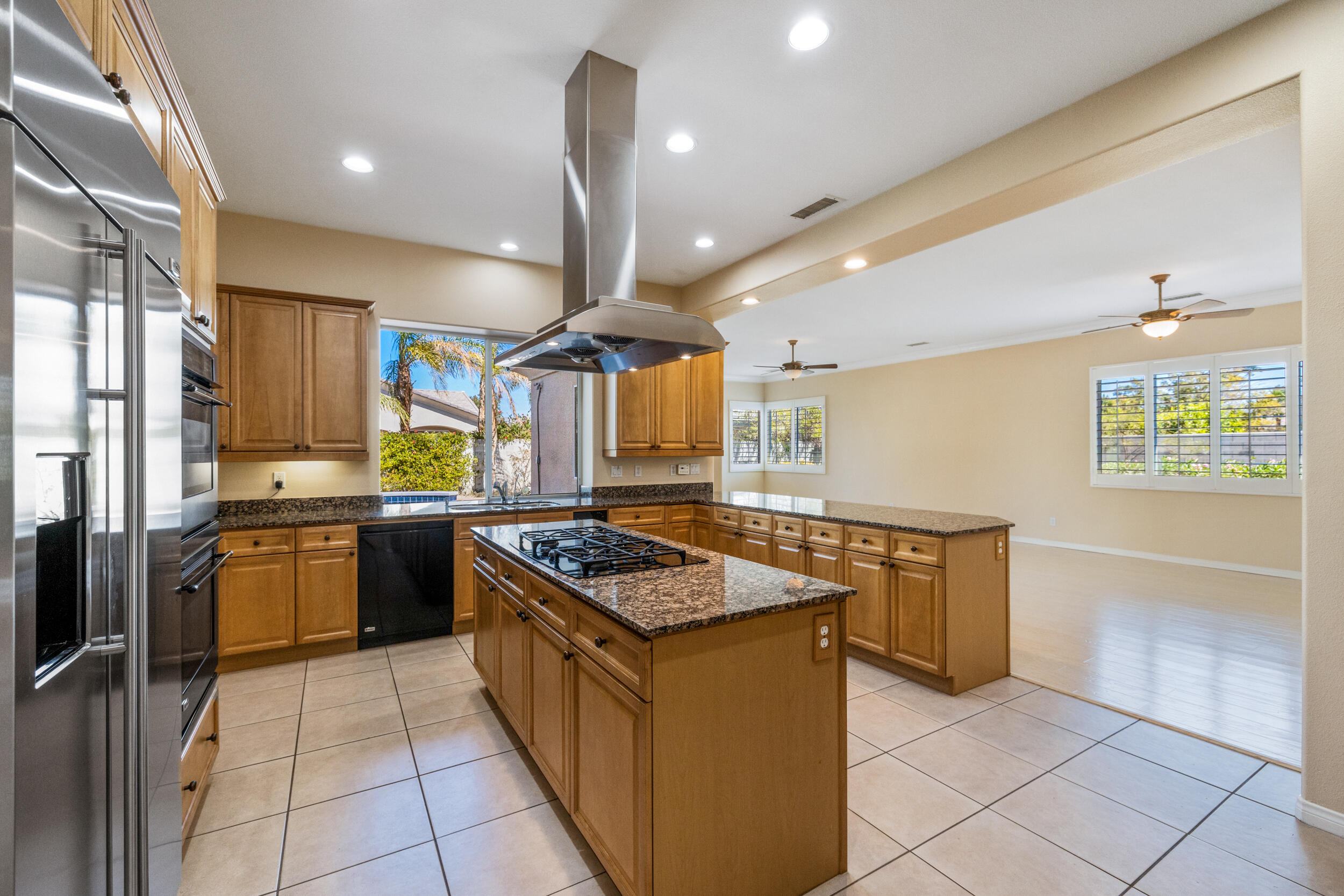 14 Marseilles Road Rancho Mirage, CA 92270 - Photo 12 of 39 Kitchen