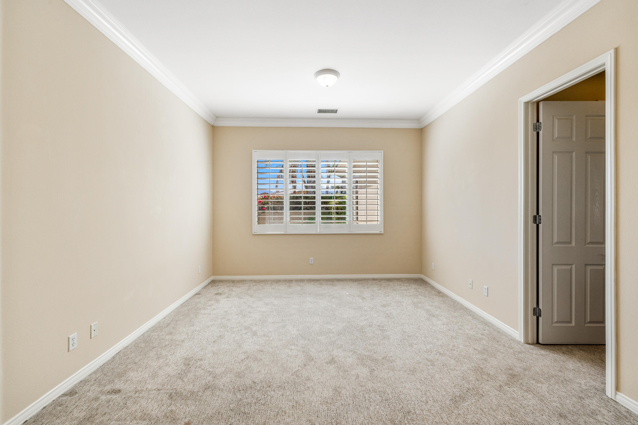14 Marseilles Road Rancho Mirage, CA 92270 - Photo 20 of 39 Secondary Suite with Walk in Closet