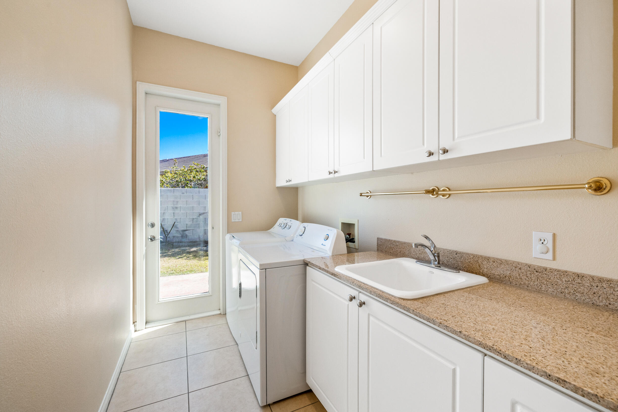 14 Marseilles Road Rancho Mirage, CA 92270 - Photo 28 of 39 Laundry Room