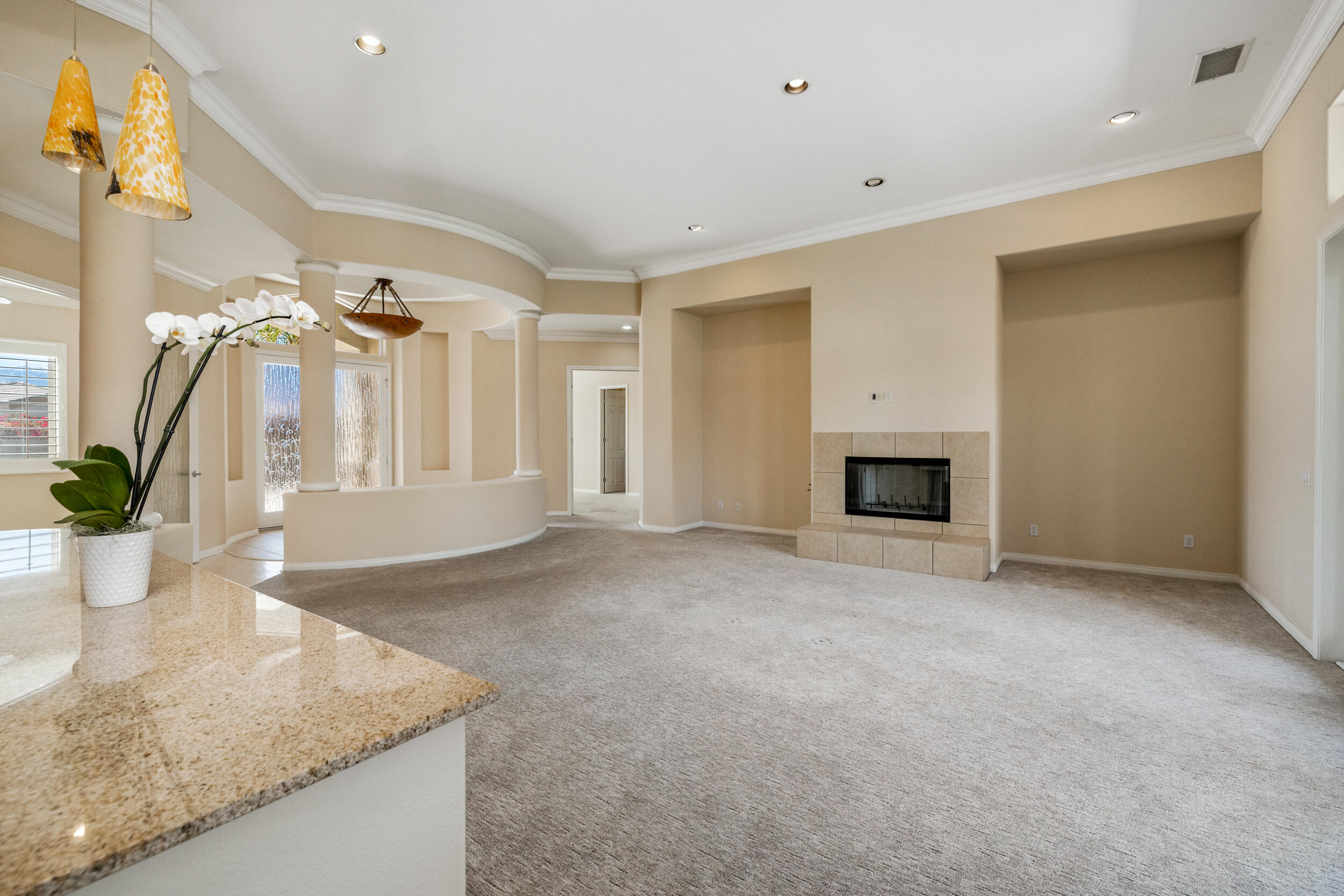 14 Marseilles Road Rancho Mirage, CA 92270 - Photo 3 of 39 Living Room
