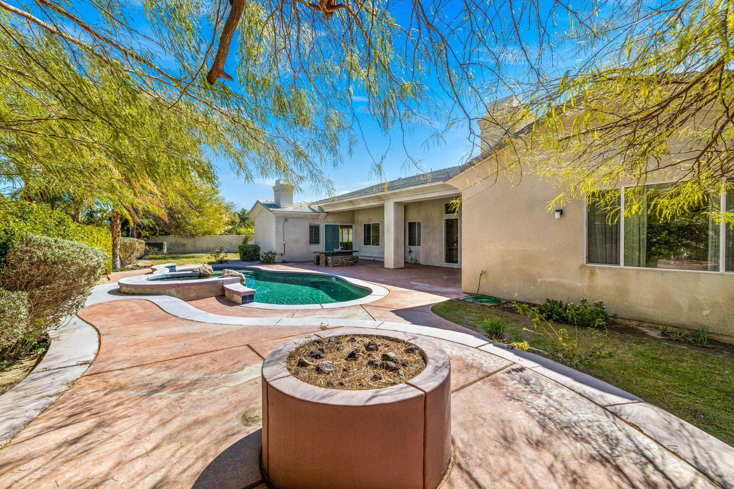 14 Marseilles Road Rancho Mirage, CA 92270 - Photo 33 of 39 Firepit