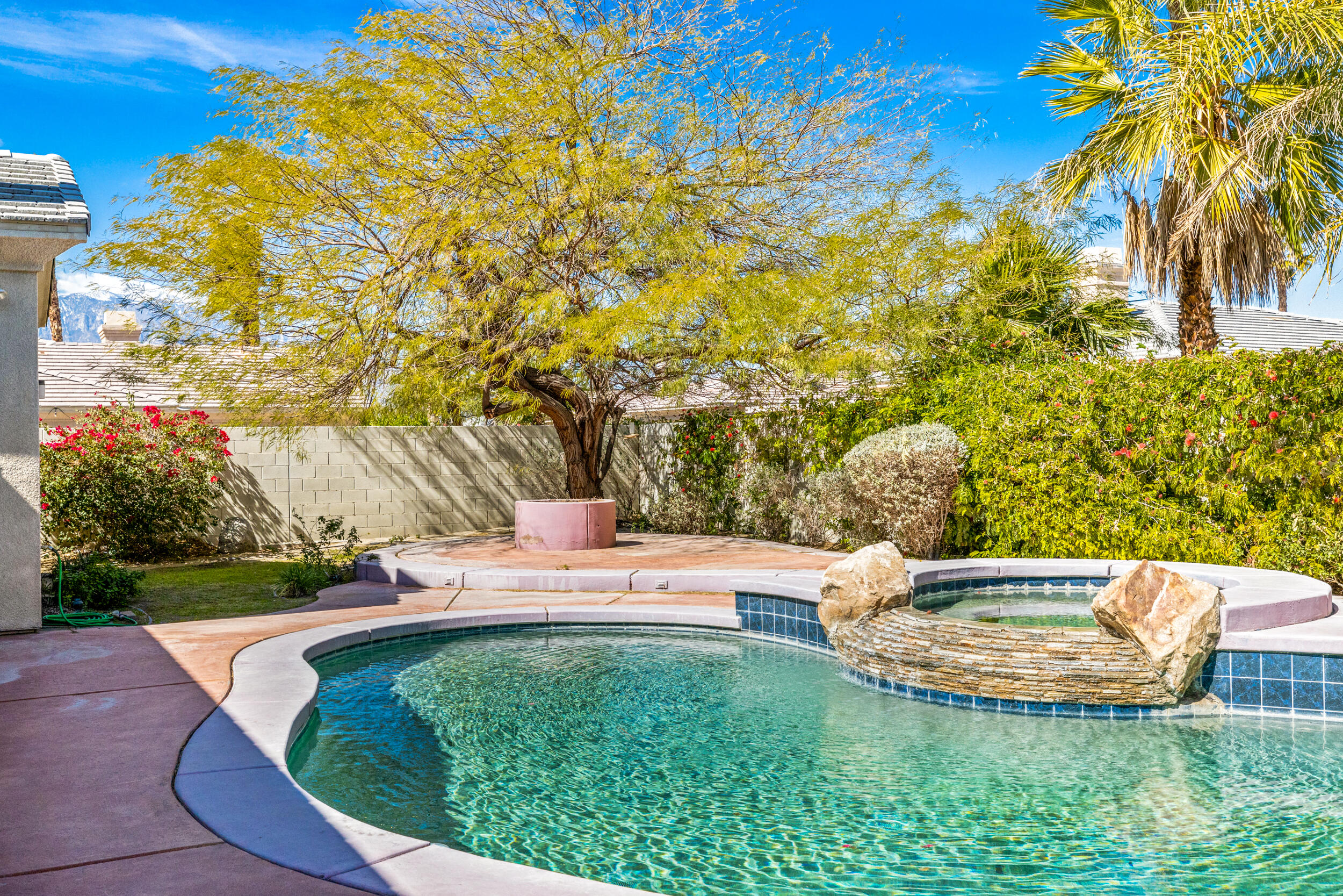 14 Marseilles Road Rancho Mirage, CA 92270 - Photo 4 of 39 Pool & Spa/Firepit