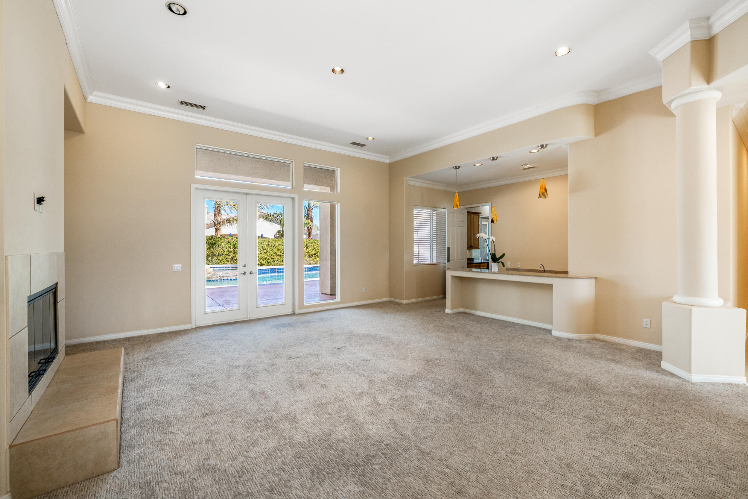 14 Marseilles Road Rancho Mirage, CA 92270 - Photo 9 of 39 Living Room & Bar