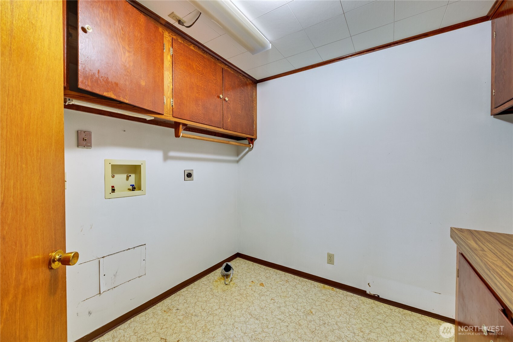 2703 Anderson Hill Road Southwest Port Orchard, WA 98367 - Photo 17 of 27 a view of utility room