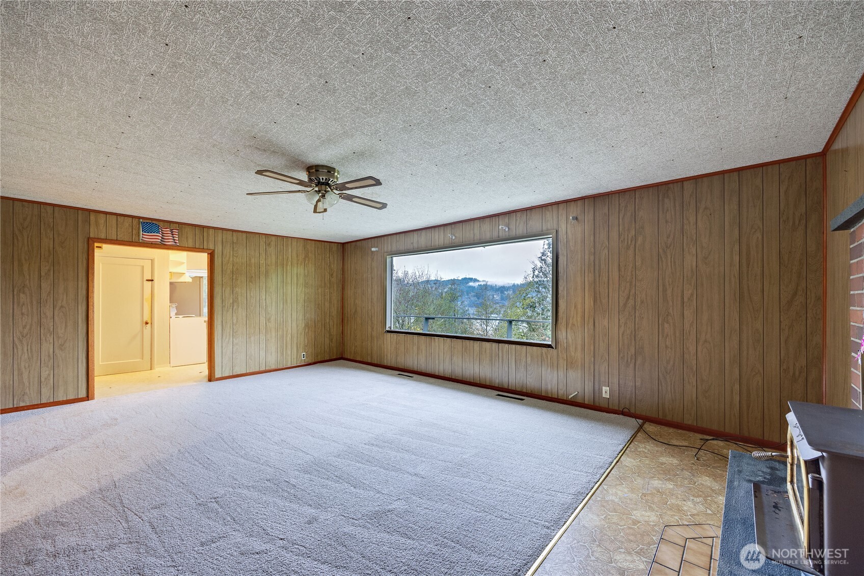 2703 Anderson Hill Road Southwest Port Orchard, WA 98367 - Photo 9 of 27 an empty room with windows and ceiling fan