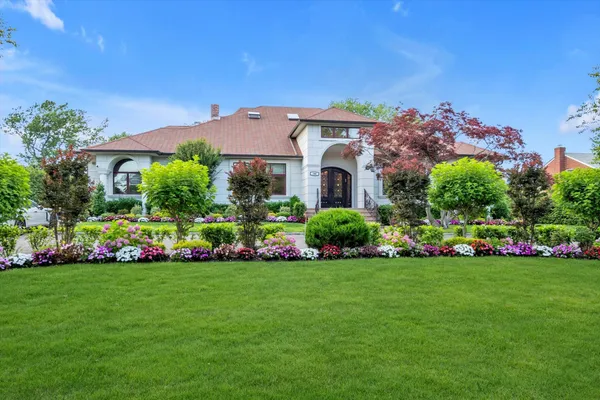 $4,259,000 | 185 Dolphin Drive, Woodmere, NY 11598