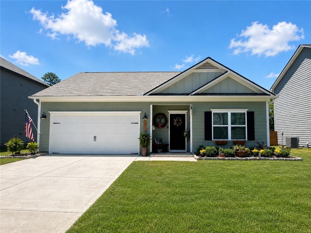 53 Bennett Way Rome, GA 30161 - Photo 2 of 42 a front view of a house with garden