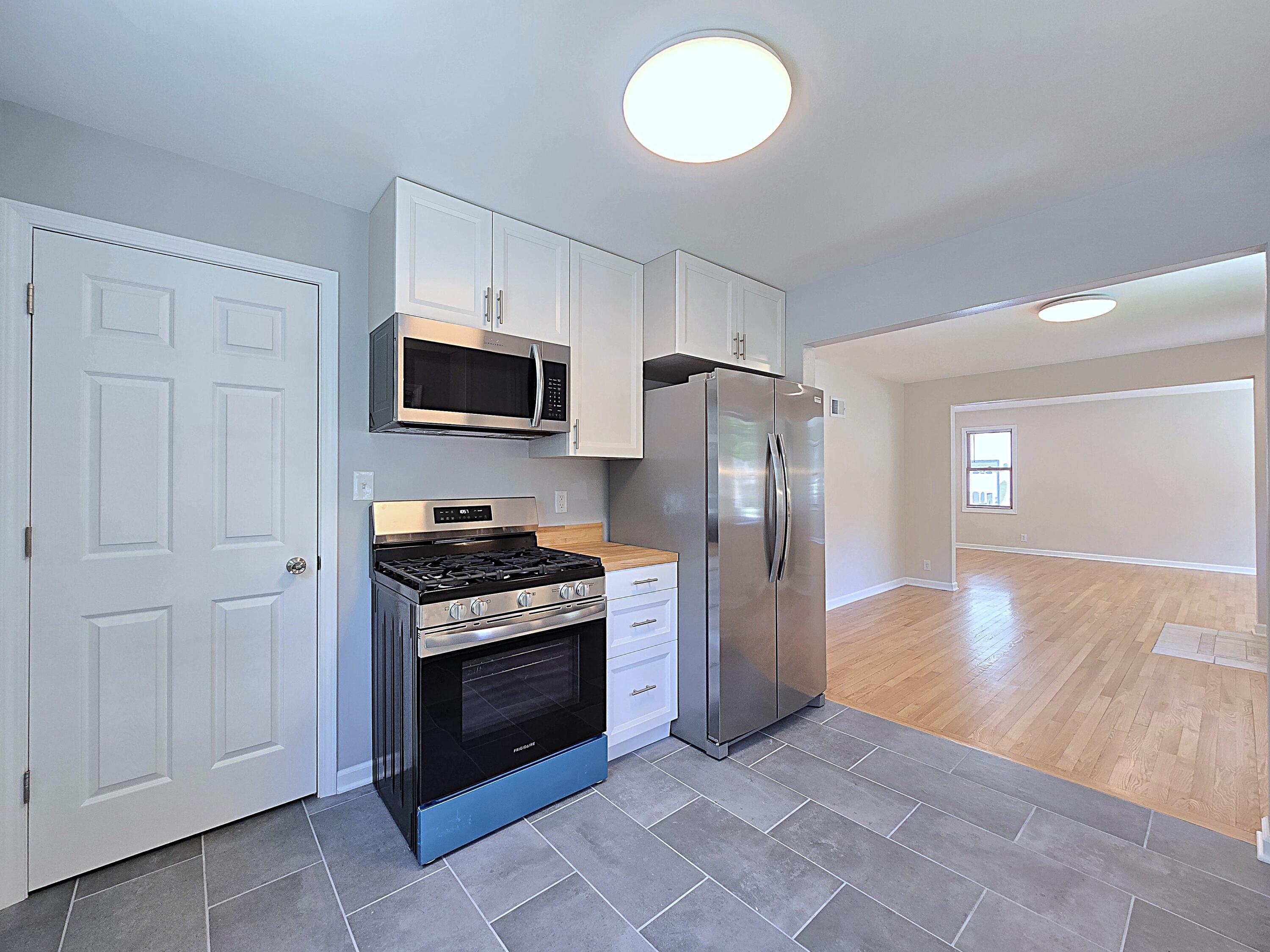 4445 South Burrell Street Milwaukee, WI 53207 - Photo 7 of 44 Kitchen