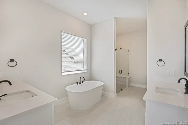 $635,900 | 322 Lawrence Drive, Castroville, TX 78009