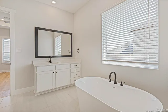 $635,900 | 322 Lawrence Drive, Castroville, TX 78009