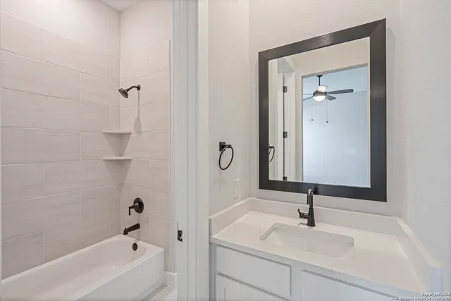 $635,900 | 322 Lawrence Drive, Castroville, TX 78009